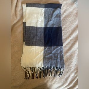 Gap buffalo plaid flannel scarf navy blue EUC
